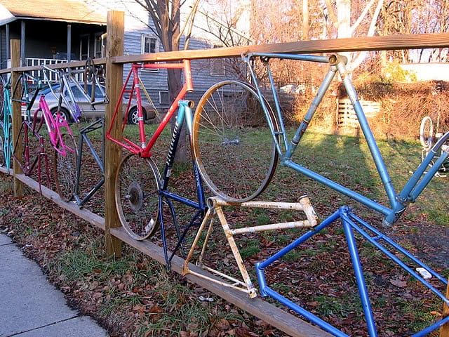 12 Creative and Unusual DIY Fences centralarchitecture._com_3822_15-amazing-creative-fences._html_bicycle-fence_