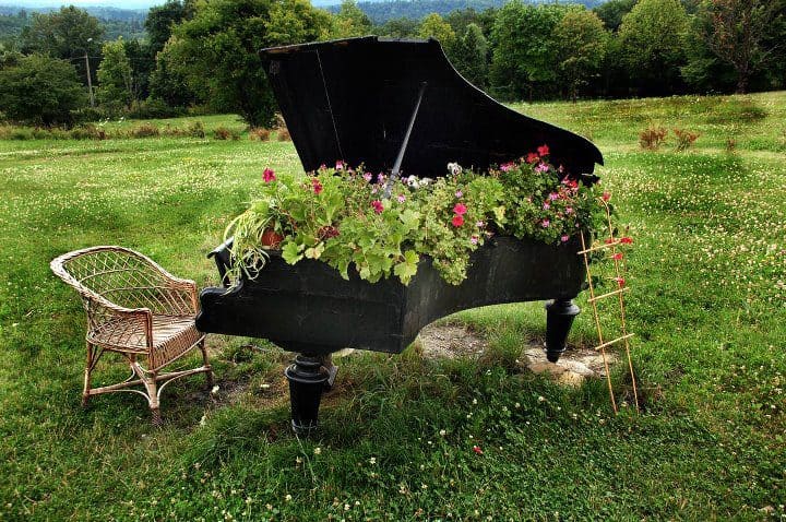26 DIY Inventive Ideas how to Repurpose Old Pianos dil-ki-dunya.blogspot._com_2012_08_lovely-homes._html