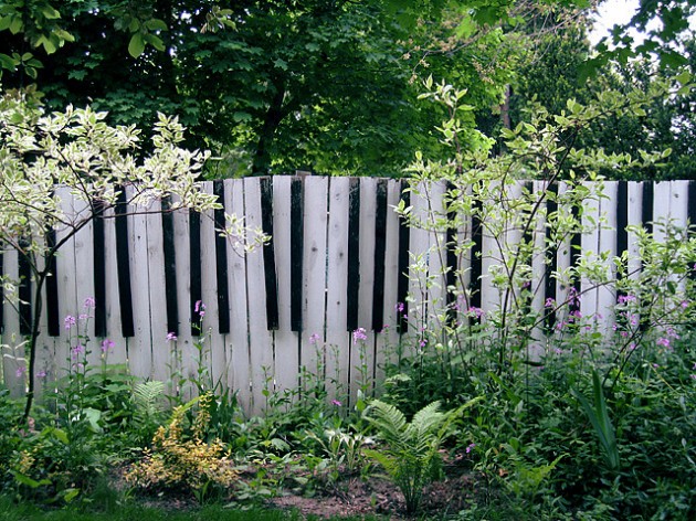 12 Creative and Unusual DIY Fences