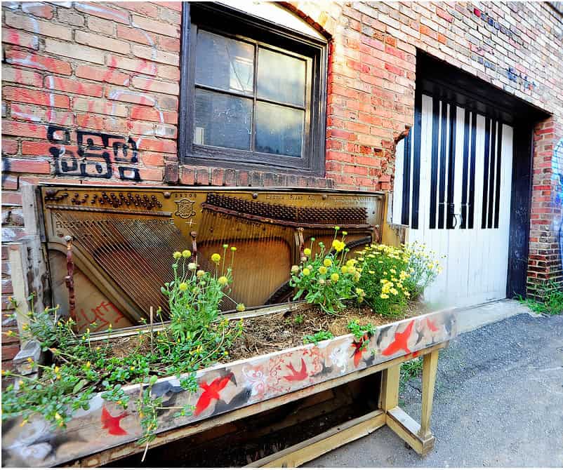 26 DIY Inventive Ideas how to Repurpose Old Pianos homejelly._com_used-pianos-repurposed-home-decor-masterpieces_