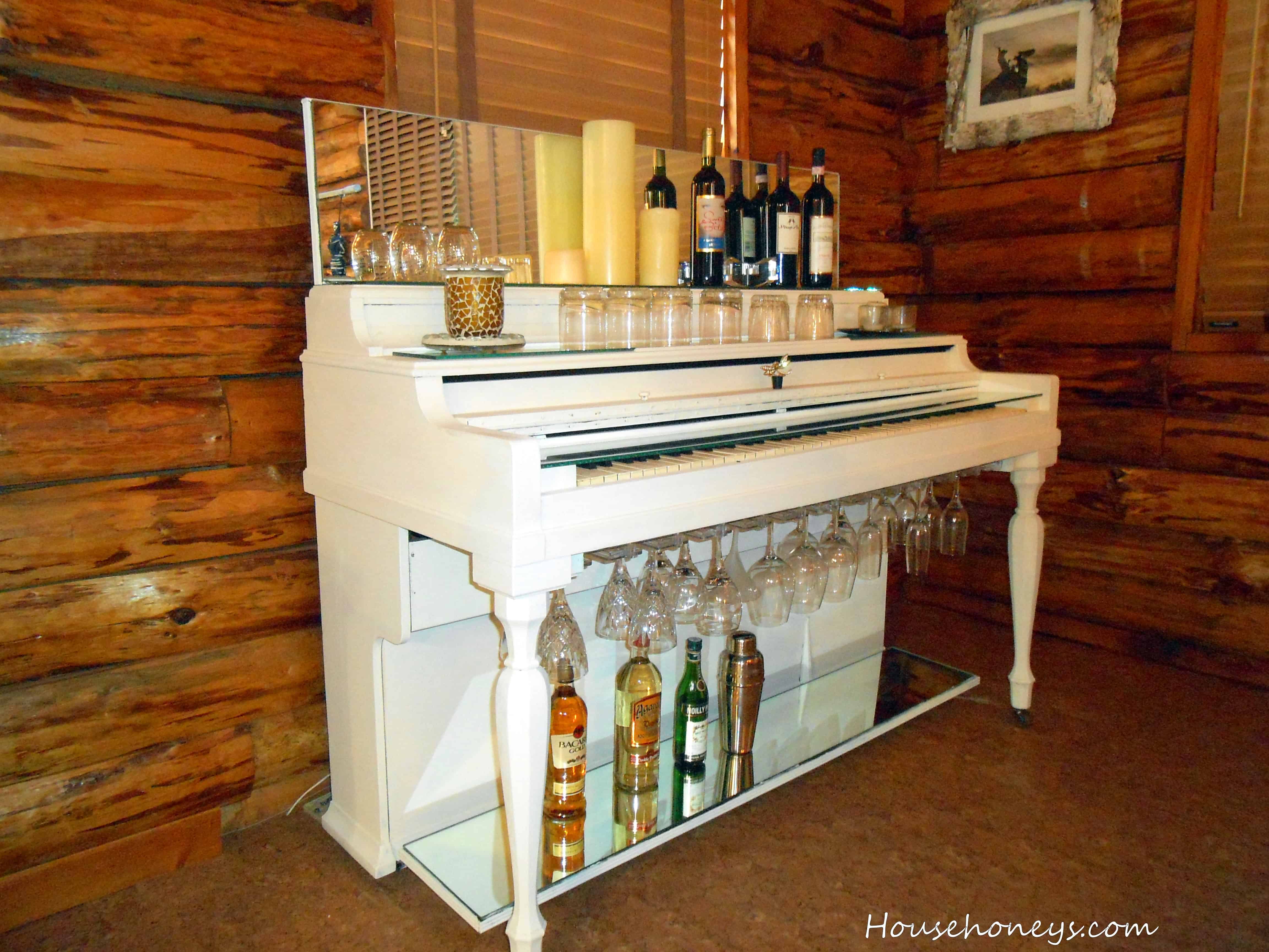 26 DIY Inventive Ideas how to Repurpose Old Pianos househoneys._com_tag_ascp-old-white_