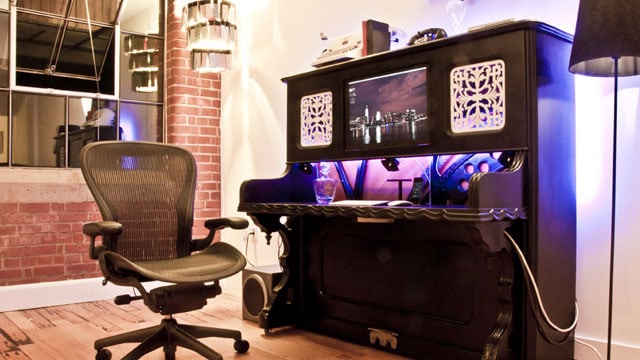 26 DIY Inventive Ideas how to Repurpose Old Pianos lifehacker._com._au_2012_08_the-piano-desk_