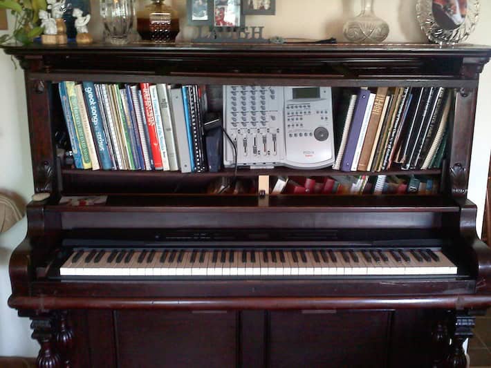 26 DIY Inventive Ideas how to Repurpose Old Pianos tomorrowsantiques_com_repurposed-antique-upright-piano_