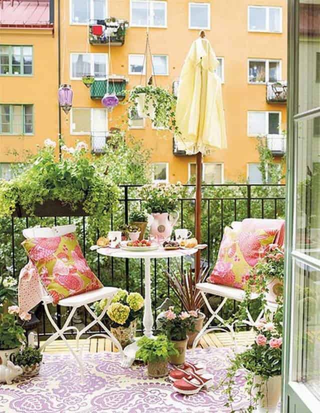 25 Charming Balcony Gardens 11