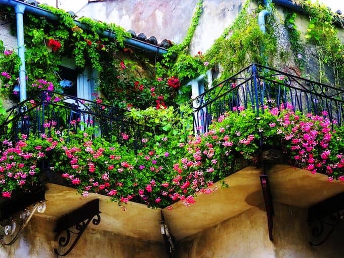25 Charming Balcony Gardens 19