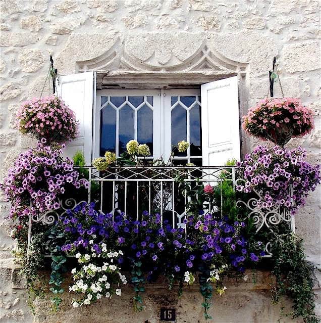 25 Charming Balcony Gardens 2