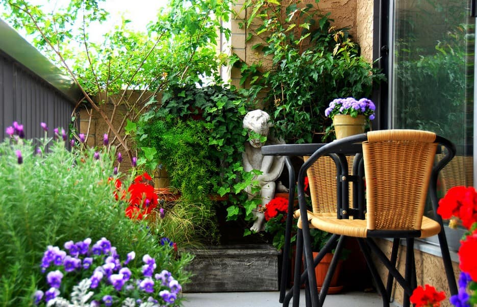 25 Charming Balcony Gardens 22