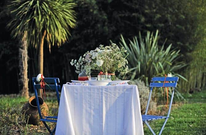 30 Delightful Outdoor Dining Area Design Ideas 24