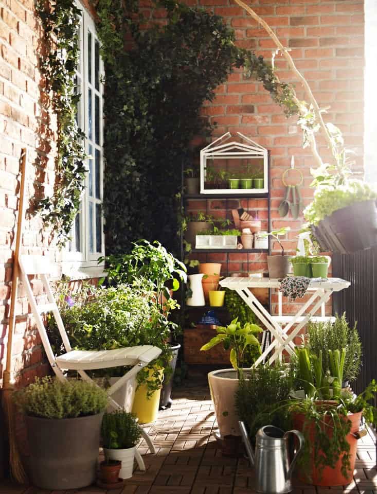 25 Charming Balcony Gardens 6
