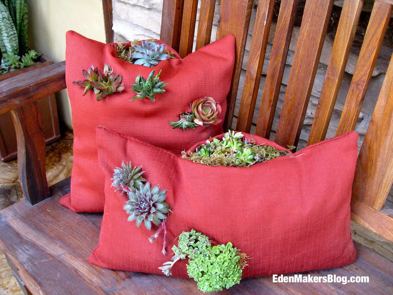 30 Garden Designs with Pillows