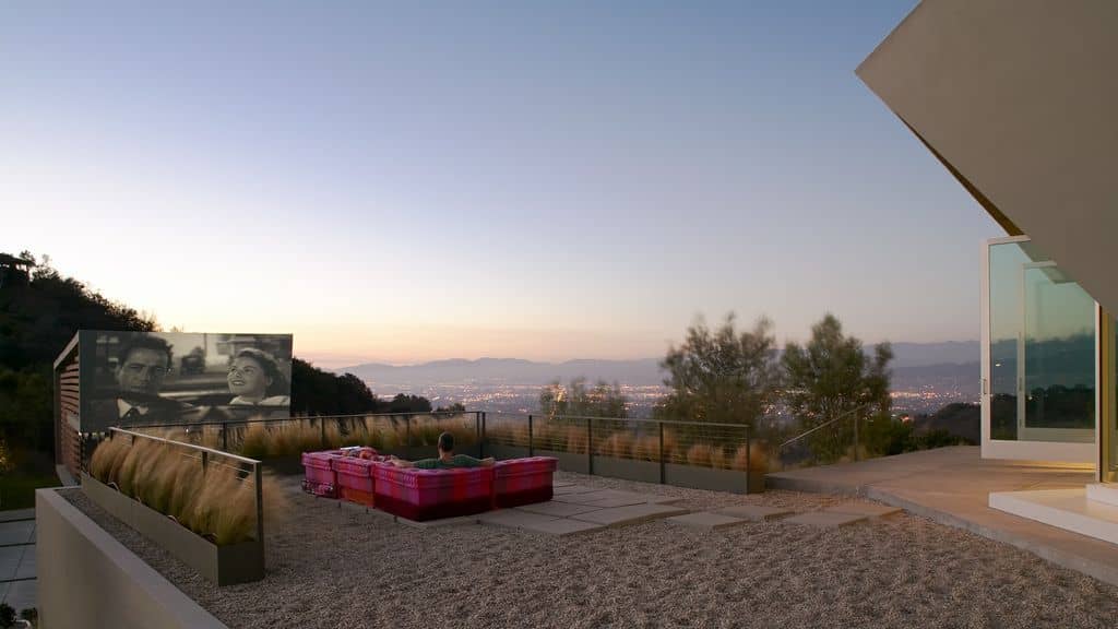 25 Amazing Outdoor Home Cinemas