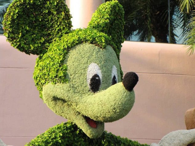 22 Marvelous Grass Sculptures fantasticviewpoint.__com_24-most-amazing-grass-sculptures_