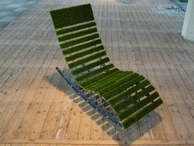 22 Marvelous Grass Sculptures hometone._com_rocking-lawnge-a-chair-bringing-you-close-to-nature._html