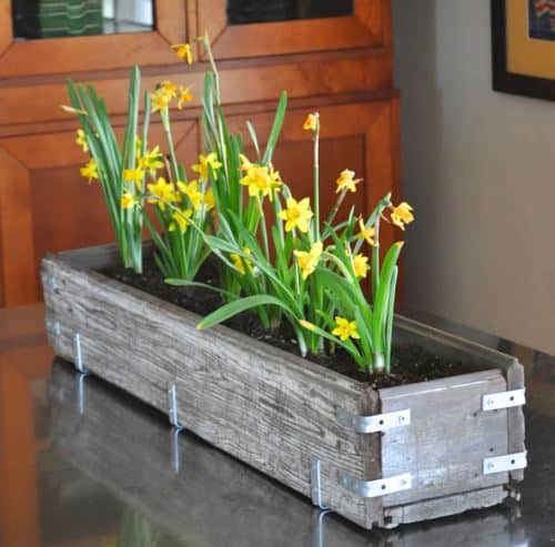 makelifelovely._com_2013_02_diy-rustic-wood-planter-box._html