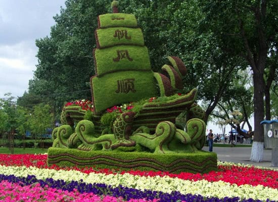 22 Marvelous Grass Sculptures seedorama._com_2010_06_21_31-stunning-grassplant-sculptures_