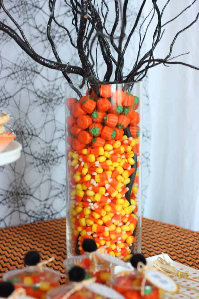 10. Lollipop Bouquets DIY lollipop bouquet centerpiece