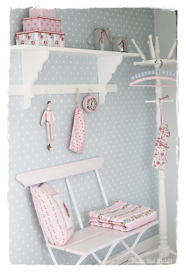 25 Amazing Polka Dot Interior Walls 14