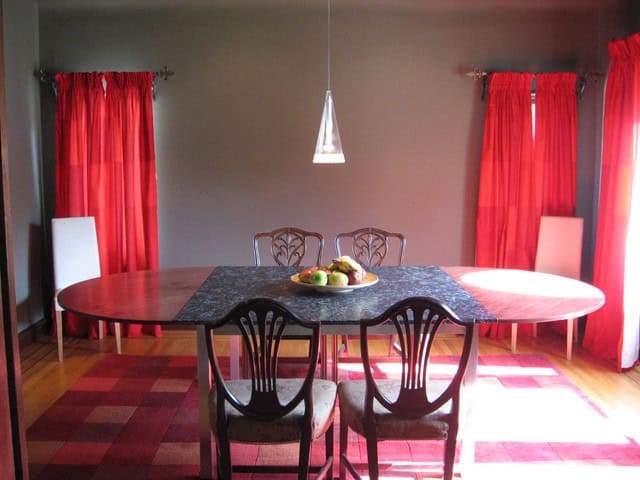 20 Adventurous Examples of Accented Interiors 15