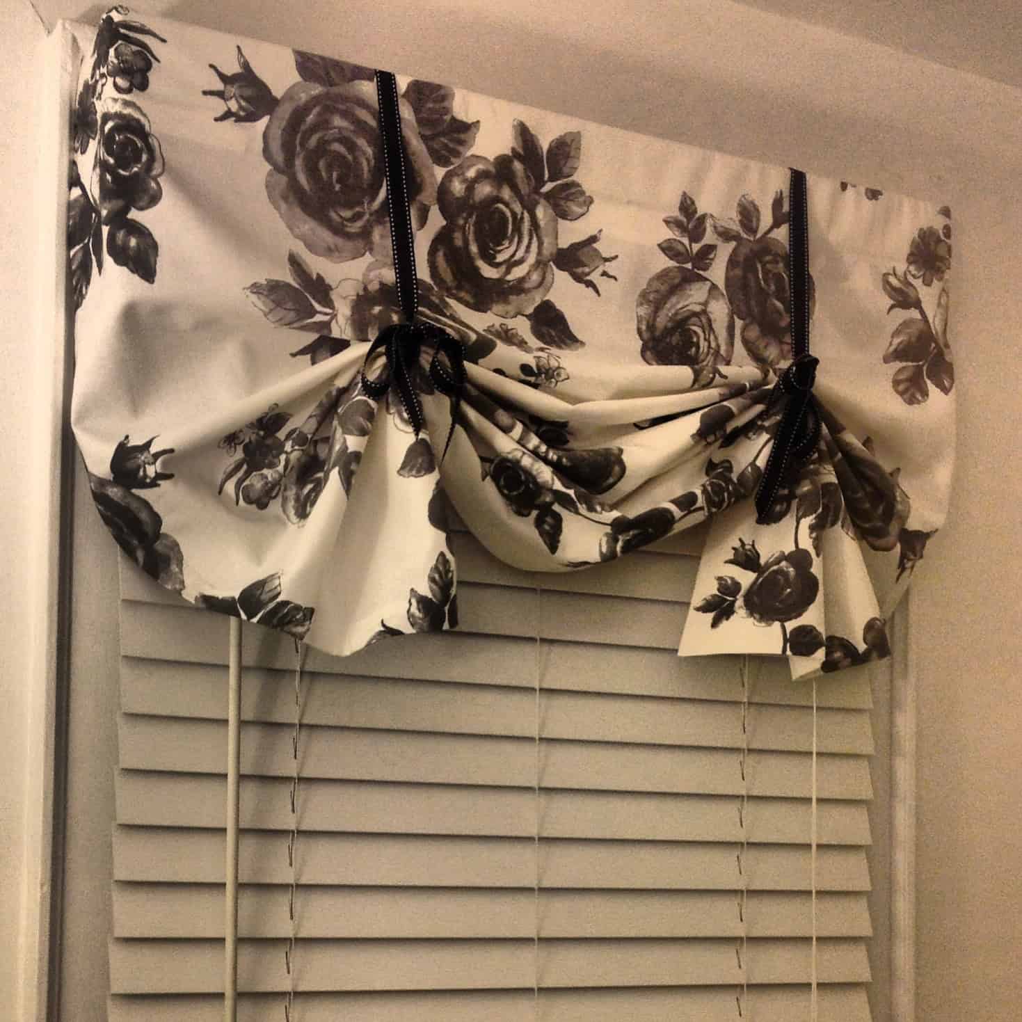 20 Budget-Friendly No-Sew DIY Curtains Ideas 15