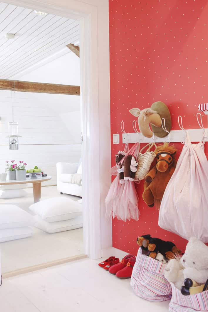 25 Amazing Polka Dot Interior Walls 16