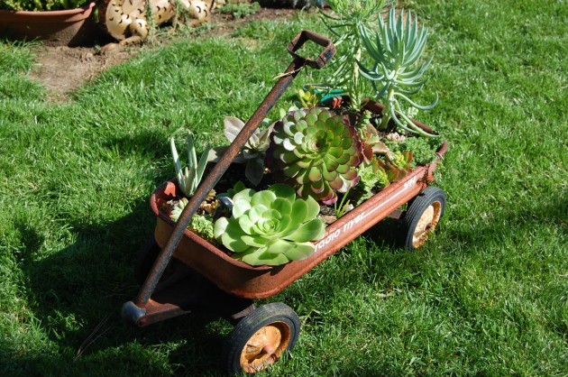 30 Fascinating Low-Budget DIY Garden Pots