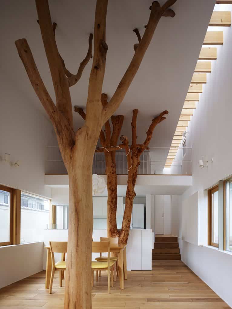 18 Incredible Houses with Trees in them 2