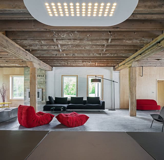 20 Adventurous Examples of Accented Interiors 8