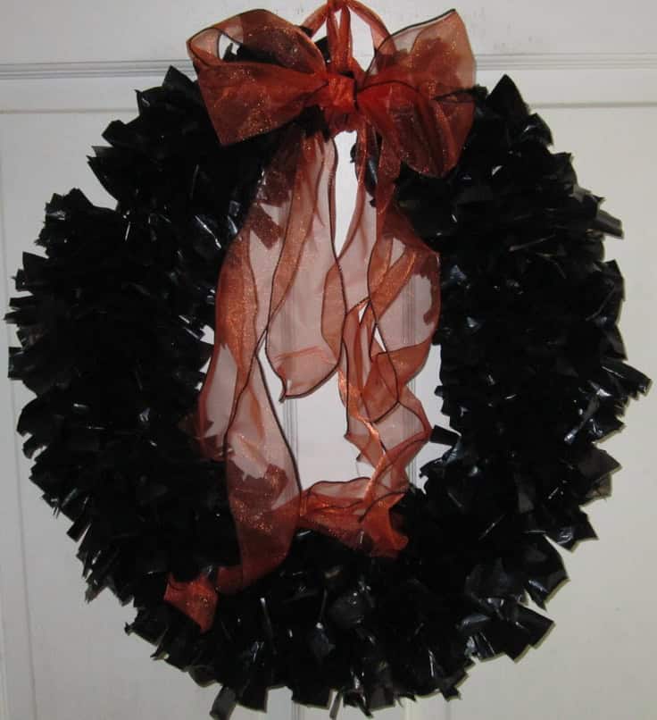 22 Creepy DIY Trash Bags Halloween Decorations 11