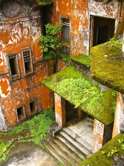 30 Fascinating Abandoned Buildings