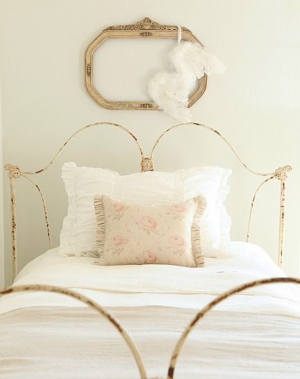 40 Vintage Iron Beds