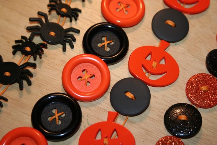 30 Creative DIY Fall Buttons Craft Ideas 18