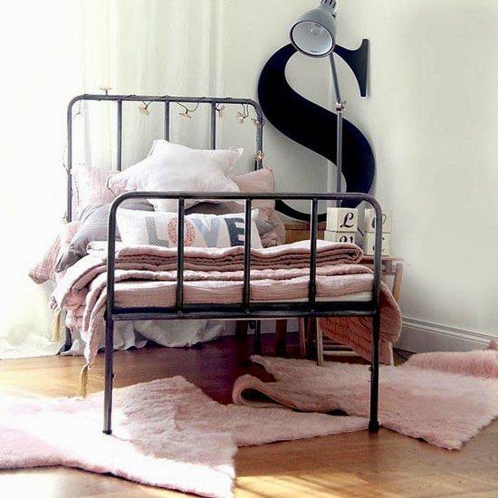 40 Vintage Iron Beds