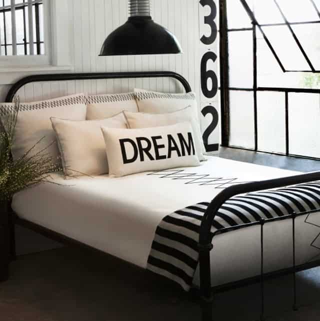 40 Vintage Iron Beds 21