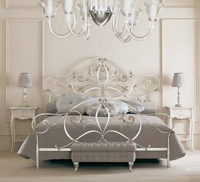 40 Vintage Iron Beds 30