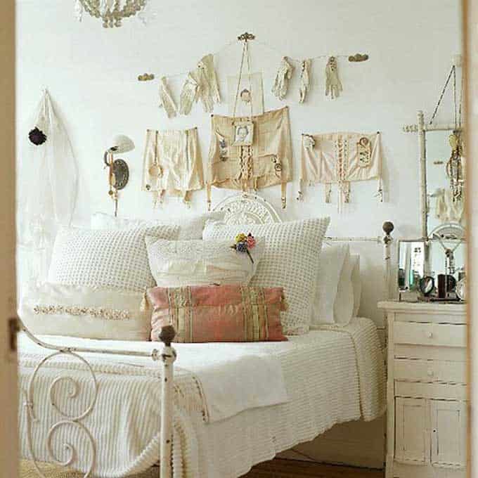 40 Vintage Iron Beds 32