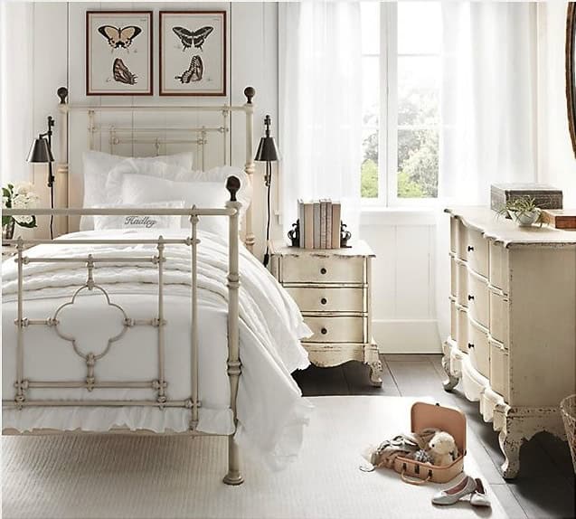 40 Vintage Iron Beds 35