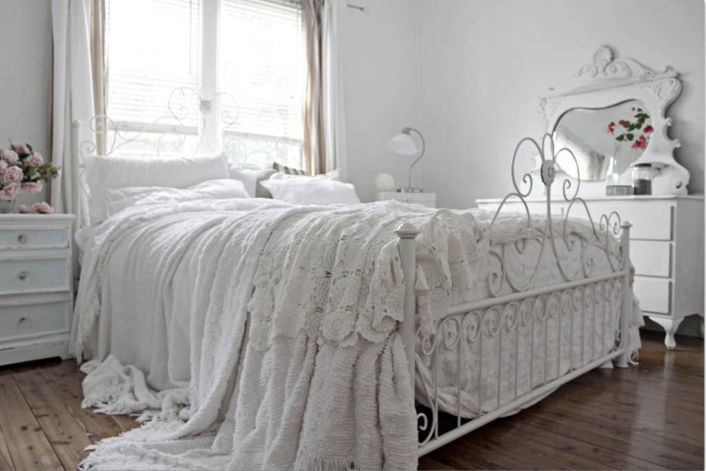 40 Vintage Iron Beds 40