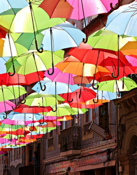 23 Incredible Umbrella Art Installations