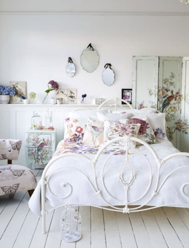 40 Vintage Iron Beds