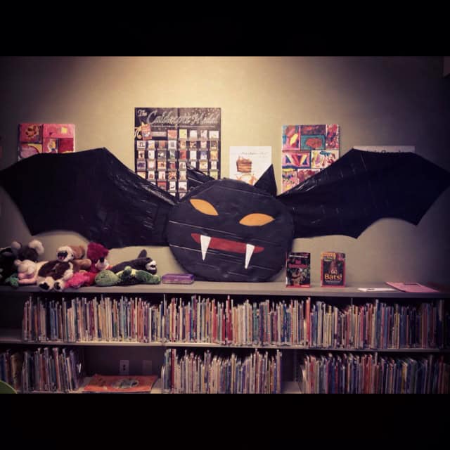 22 Creepy DIY Trash Bags Halloween Decorations 9