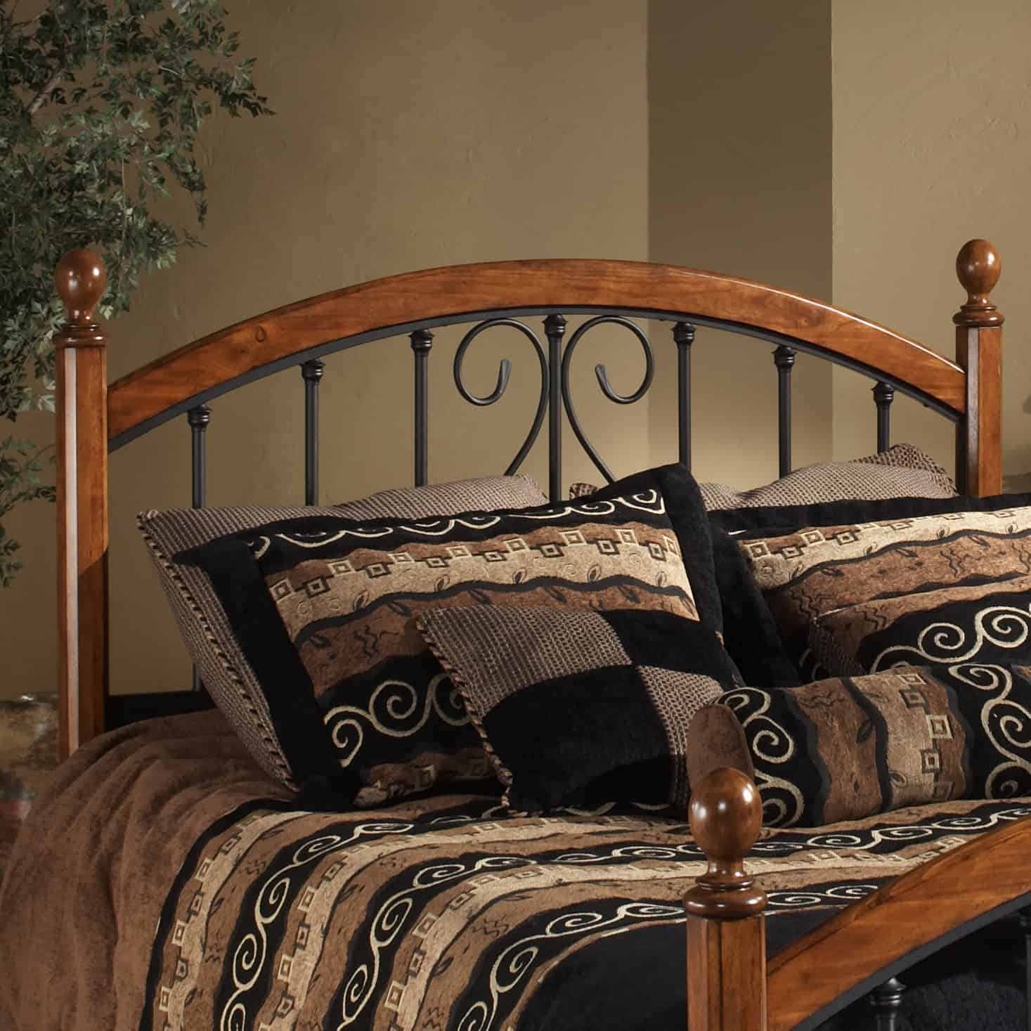 Hillsdale Burton Way Slat Headboard 15 Elegant Headboards Made out of Wood and Metal (1)