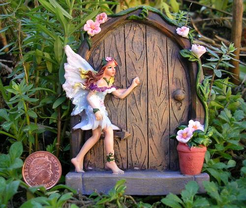 15 Miniature Fall Garden Decorations