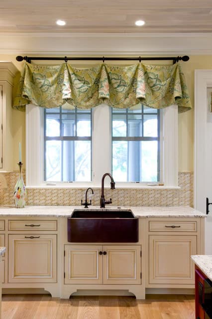 30 Impressive Kitchen Window Treatment Ideas