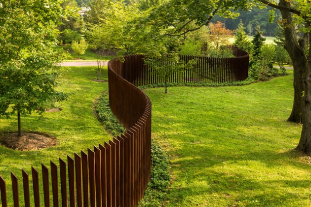 26 Adorable Wooden Fences For Your Yard