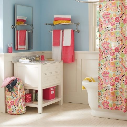 30 Adorable Bathrooms with Vivid Colors