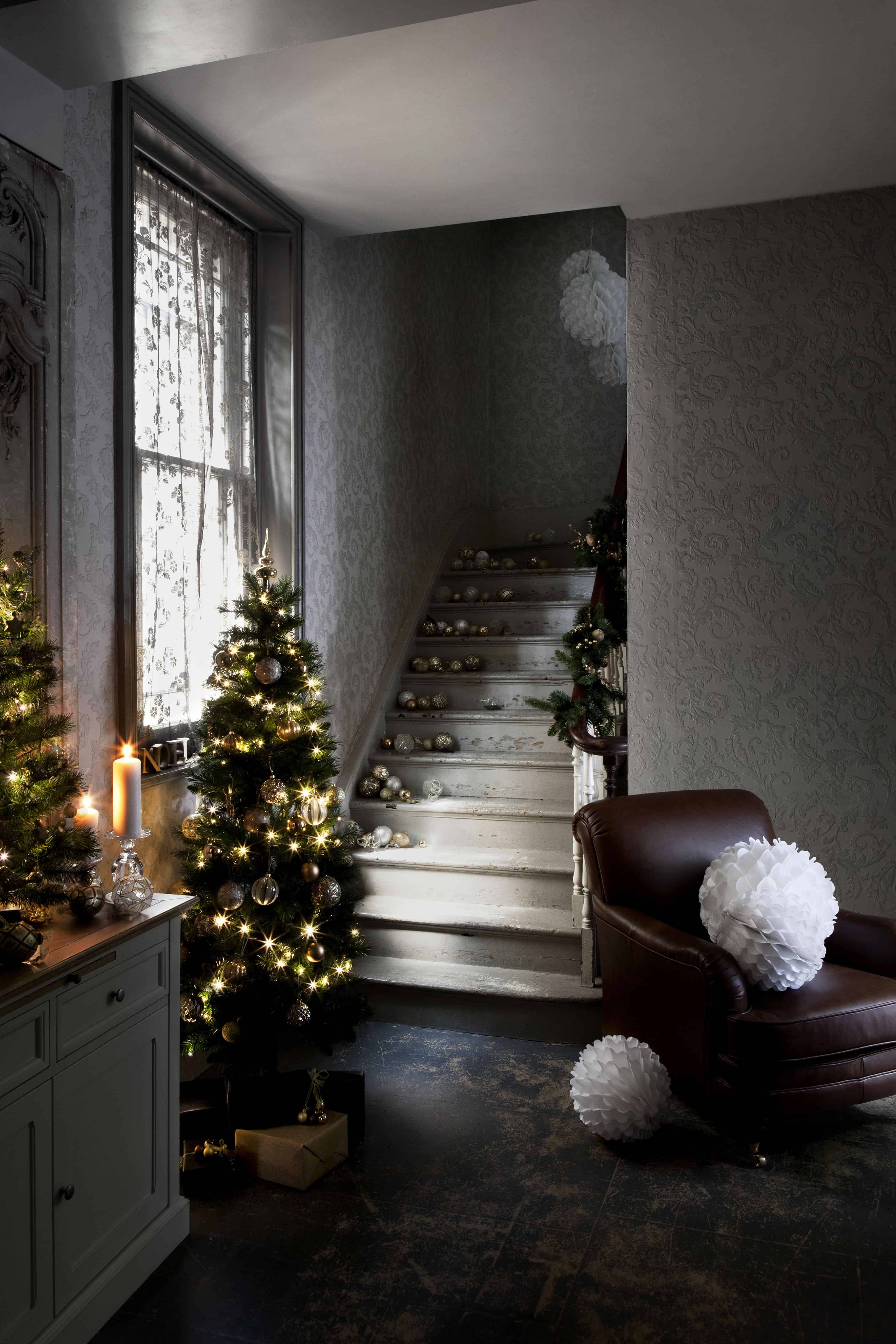 30 Cheerful Christmas Interior Designs 6