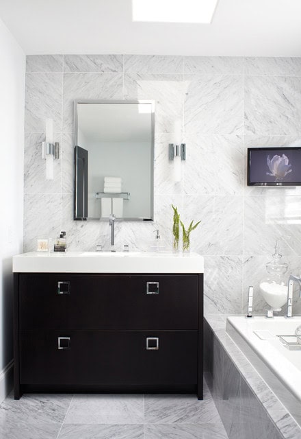 30 Elegant Black & White Colored Bathroom Design Ideas