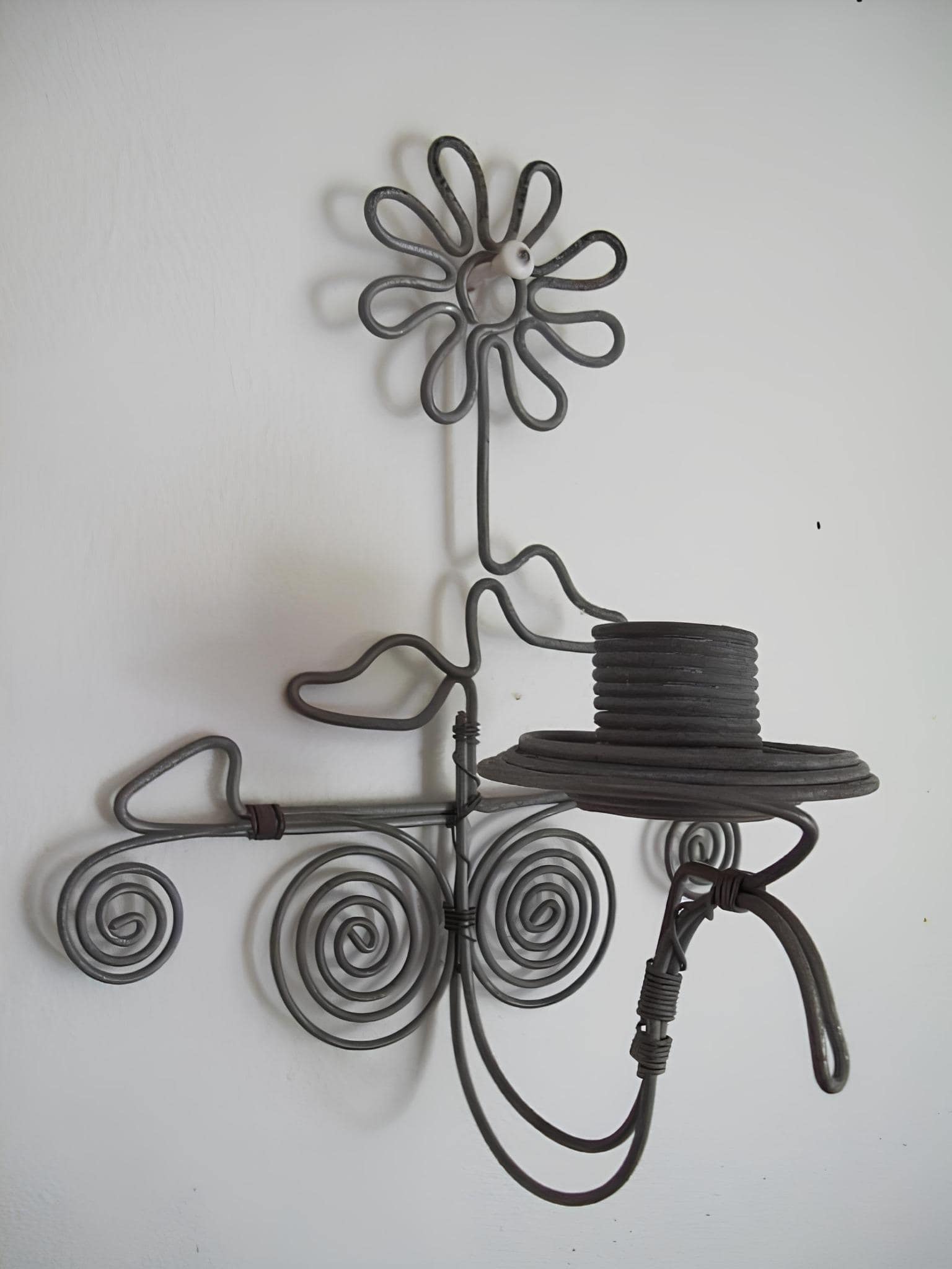 Spiral Wire Wall Sconce With Flower