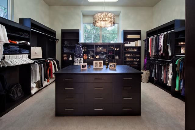 30 Fantastic Walk-In Closet Designs for Your Home Improvement 10