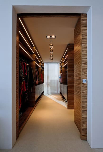30 Fantastic Walk-In Closet Designs for Your Home Improvement 1